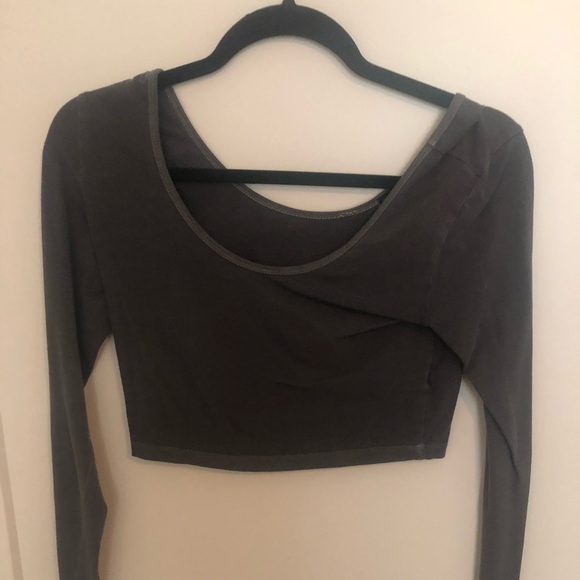 Basic Crop Top - Picture 1 of 3